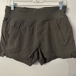 Athleta trek shorts for women sz. S